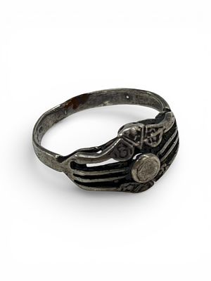 טבעת כסף סטרלינג 925 חתומה . משקל 2.24 גרם 
מידה 53