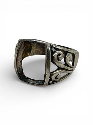 טבעת כסף סטרלינג 925 חתומה . משקל 5 גרם מידה 58