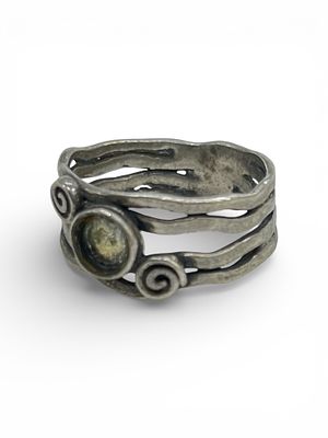 טבעת כסף סטרלינג 925 חתומה . משקל 4 גרם 
מידה 56