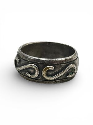 טבעת כסף סטרלינג 925 חתומה . משקל 8.65 גרם 
מידה 57