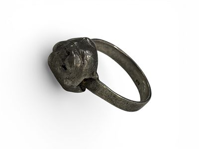 טבעת כסף סטרלינג 925 חתומה . משקל 3.1 גרם 
מידה 58