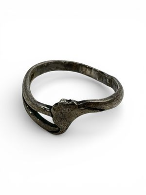 טבעת כסף סטרלינג 925 חתומה . משקל 2 גרם 
מידה 52