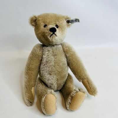 Steiff Teddy Bear, Button in Ear and Cloth Tag. Steiff Teddy Bear, Button in Ear, Knopf im Ohr 
