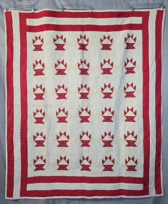 Antique c1900 Cake Stand Quilt - Ontario Mennonite. Antique c1900 Cake Stand Quilt measuring 65 