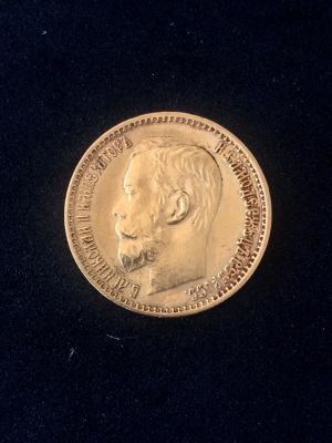 מטבע זהב 5 רובל, ניקולאי השני, 1899. 
טוהר זהב: 0.900 
משקל: 4.3 
במצב שמור.