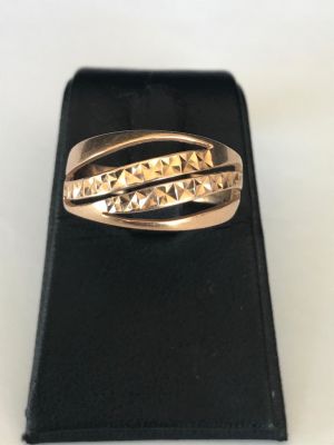 טבעת זהב אדום 14K. חתום. 
מידה: 8.5 (us). 
משקל: כ- 3.05 גרם.