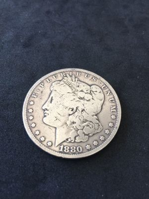 מטבע כסף - מורגן 1 דולר 1880, ארצות הברית, מצב מעולה. 
משקל: כ- 26.7 גרם, טוהר: 0.900, קוטר: 37 מ"מ.
