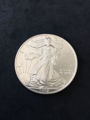 מטבע ליברטי 1 דולר כסף טהור 999 (1 אונקייה) 1997. מצב מצוין. 
קוטר: 40 מ"מ.