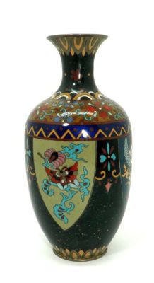 אגרטל קלאזונה (Cloisonn&eacute;) יפני עתיק 
אגרטל קלאזונה (Cloisonn&eacute;) יפני עתיק, ככל הנראה מתקופת 
