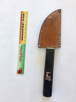 סכין ציד ישנה ככול הנראה לדיג עם נדן עור