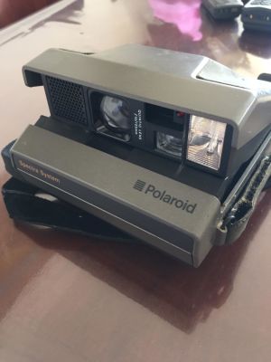 מצלמת פולארויד - POLAROID - הדגם הקלאסי, במצב טוב מאוד. נדיר ביותר למצוא כאלה. עד כמה שהבעלים 
