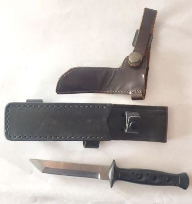 סכין לחימה איכותית ביותר של C.JUL.HERBERTZ GERMANY. להב טונטו. פלדת 440. ממוספרת. 
באה עם נדן 