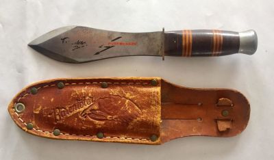 סכין הטלה ישנה ואיכותית של C.JUL.HERBERTZ GERMANY. אורך כללי: 21 ס"מ. שנות ה- 50-60.