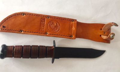 סכין צבאית/לחימה גדולה ומסיבית של חברת KA-BAR האמריקנית. דגם של המארינס. איכותית ביותר. נדן 