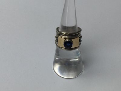 טבעת 925 סטרלינג גדולה 6.1 גרם עם אימיטציה של ספיר מדהים. 
מידה 14 עם פלטה של זהב 14k