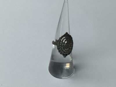 טבעת 925 סטרלינג 4.9 גרם יפיפייה. 
מידה 11