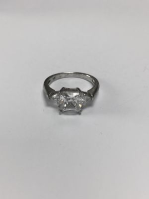 טבעת 925 סטרלינג 3.2 גרם מצופה רודיום איטלקי דגם tiffany. 
מידה 14.5