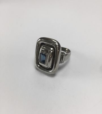 טבעת 925 סטרלינג 6.9 גרם יפה משובצת אבן טופז 5x3 מ"מ. 
מידה 18.5