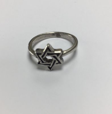 טבעת 925 סטרלינג יפיפייה בצורת מגן דוד מצופה רודיום 3 גרם. 
מידה 17.5