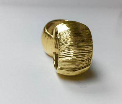 עגילים 925 סטרלינג כסף ציפוי זהב 14K יפיפיים 
9 גרם קוטר 2 ס"מ