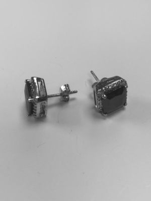 עגילים 925 סטרלינג כסף מצופה רודיום משובץ אבן אוניקס שחורה יפיפייה וזרקונים 
3.1 גרם 0.7 ס"מ