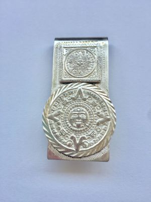 מחזיק שטרות מדרום אמריקה. 
מידות: 6.3X3.5 ס"מ.