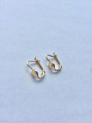 זוג עגילי זהב 14K. דגם לב. 
הפריט לא נמכר עפ"י משקל.