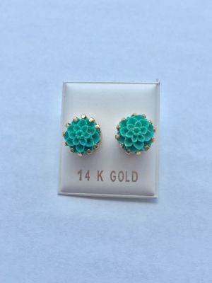 זוג עגילי זהב צהוב 14K. דגם פרח טורקיז. 
סוגר סיליקון נצמד לאוזן. הפריט לא נמכר עפ"י משקל.