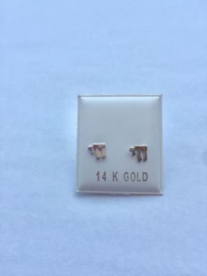 זוג עגילי זהב 14K. דגם חי לבן. 
סוגר סיליקון נצמד לאוזן. הפריט לא נמכר עפ"י משקל.