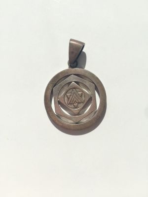 תליון כסף 925 קינטי של החברה הממשלתית למטבעות ומדליות.