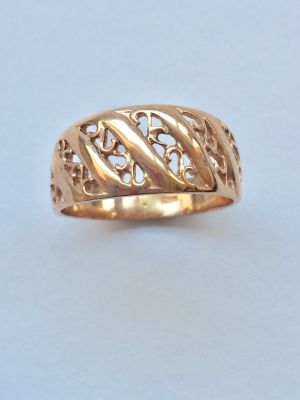 טבעת זהב אדום 14K. חתום. 
מידה: 16. 
משקל: 3.6 גר'.