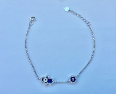 צמיד כסף 925 עדין ויפה בדוגמת חמסה ועיגול עם עין (נגד עין הרע). חתום. 
אורך כללי: 20 ס"מ.