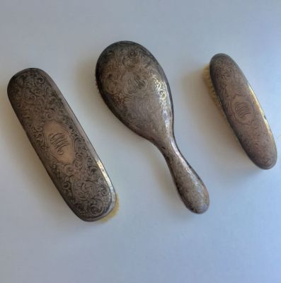 סט מברשות שיער עתיקות. כסף סטרלינג חתום.