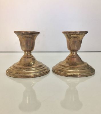 זוג פמוטי כסף. חתום. סימני גיל.