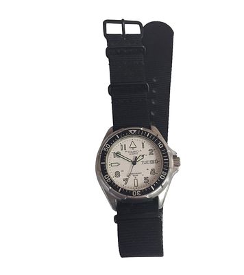שעון יד של CASIO. צלילה 100M. מצב עבודה (צריך להחליף סוללה). 
קוטר: 40 מ"מ.