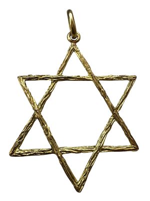 תליון מגן דוד גדול ואיכותי. זהב 18K צהוב. 
מידות: 65X52 מ"מ. 
משקל: 10.5 גרם.