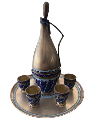 סט כסף 916 רוסי מרהיב לשתייה חריפה עם עבודת אמייל בצבעים יפים. תחילת/אמצע המאה הקודמת. 
פריט 