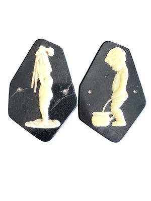 לוט 2 סמלי חדרי שירותים/נוחיות, (גברים ונשים), שנות ה50-60 . פלסטיק מצב עפ״י תמונות. 
