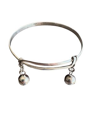 צמיד כסף לילדות/תינוקות עם פעמונים. 
בדוגמה שניתנת להתאמה עפ״י הצורך. 
משקל: 