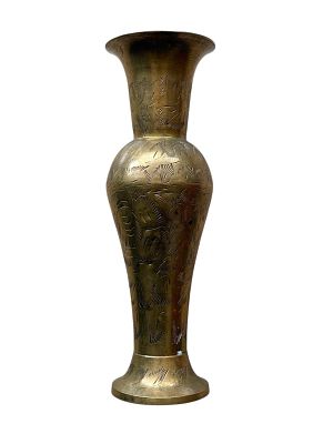 אגרטל ברונזה איסלמי ישן עם עבודת פטיש ידנית. 
גובה: כ 20 ס"מ. 
קוטר עליון: כ 6.3 