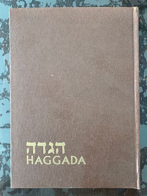 הגדה של פסח, כריכה קשה, אנגלית ועברית, הוצאת קורן ירושלים ושקמונה הוצאה לאור. משלב צילומים של 