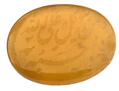 אבן חותם/קמע איסלמי ישן מאוד עם פסוקים מהקוראן. איראני. המאה ה 19. אבן אגאט. 
מידות: כ 26x19 