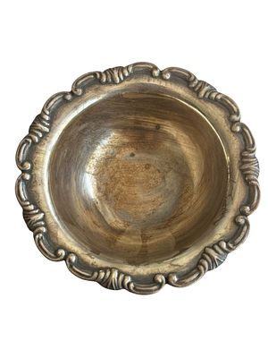 קערת כסף 925 מסיבית. 
חתום. 
קוטר כולל: 13.5 ס"מ. 
גובה 