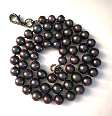 Колье из натурального черного жемчуга ОАЭ. длина 48 см, диаметр жемчужин 7 мм
