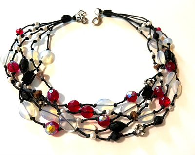 Яркое многоярусное колье Россия. Размер: обхват 50 см, Материалы: натуральные камни, кристаллы. 