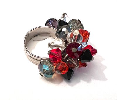 Стильное кольцо в форме грозди Австрия. Размер 17.0 - 18.0 (открытый размер) 
Роскошное, яркое 