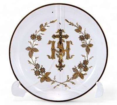 Два Блюдца с вензелем &laquo;IHS&raquo; Италия конец XIX в. *стекло; контурный рисунок, золочение 
Высота: 2 