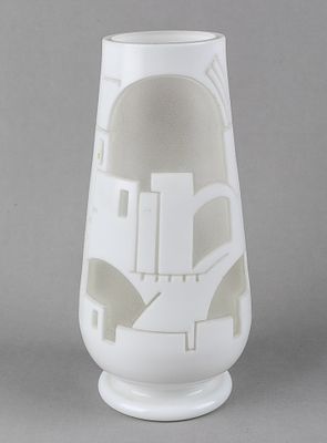 Ваза &laquo;Город&raquo; 1920 г. Конструктивизм 1920 гг. неизвестный художник 
*двухслойное матовое стекло 