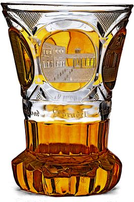 Бокал с изображением архитектурных памятников. *стекло бесцветное, нацвет желтый, шлифовка 