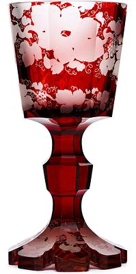 Кубок для вина красный Германия. Германия, начало ХХ в 
*цветное стекло, резьба, гравировка 